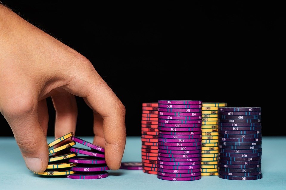 Blackjack Casinon online- ja offline-säännöt voivat vaihdella kasinoiden keskuudessa